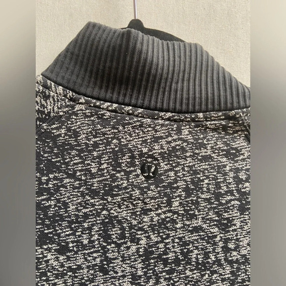 Lululemon Athletica mock neck 1/3 zip pull over long sleeve running shirt Sz 6 - Picture 3 of 13